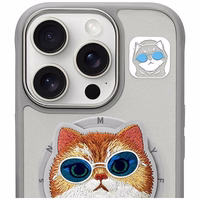 Nimmy Glasses Cool Cat MagSafe viedtālruņa apvalks iPhone 16 Pro - pelēks