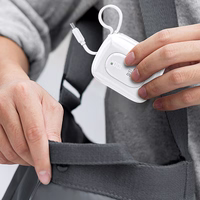 Dudao K32 22.5W 10000mAh portatīvais lādētājs ar iebūvētu USB-C / Lightning kabeli - balta