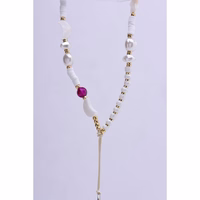 SHELLS tālruņa siksniņa, piekariņš / auklas garums 44 cm (22 cm cilpā) / uz rokas – balts un violets