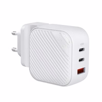 Uniq Verge Pro 66W GaN USB-C sienas lādētājs - balts