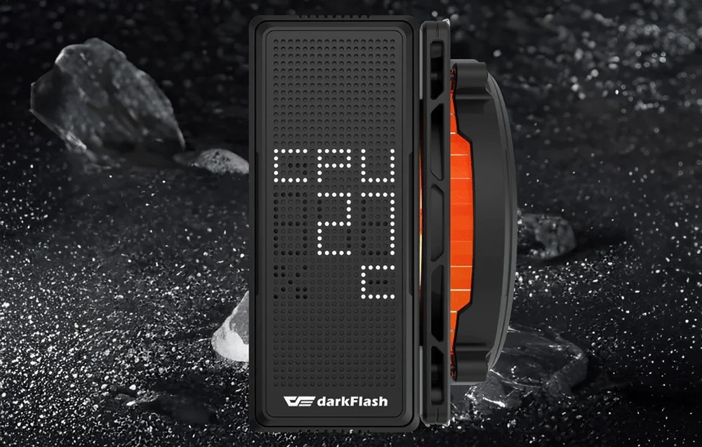 Darkflash aktīvais dzesētājs ar LED ekrānu tumšā fonā
