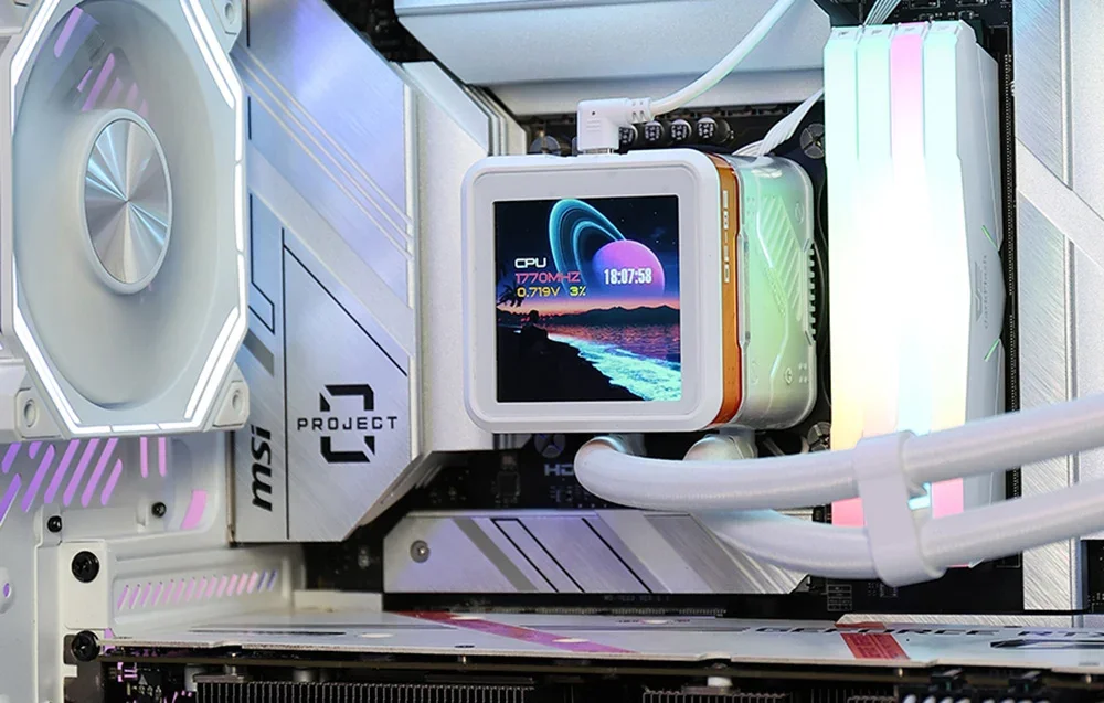 Ūdens dzesētājs ar ekrānu datora korpusā